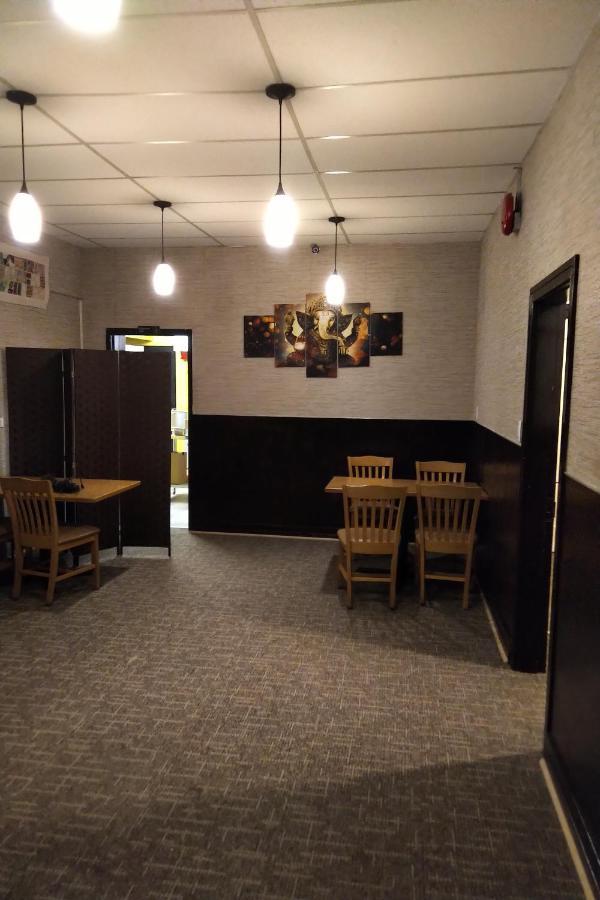 Hotel Dinosaur & Newcastle Bar Drumheller Extérieur photo
