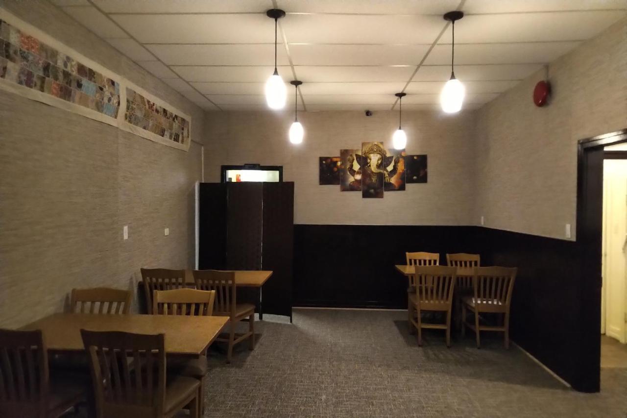 Hotel Dinosaur & Newcastle Bar Drumheller Extérieur photo