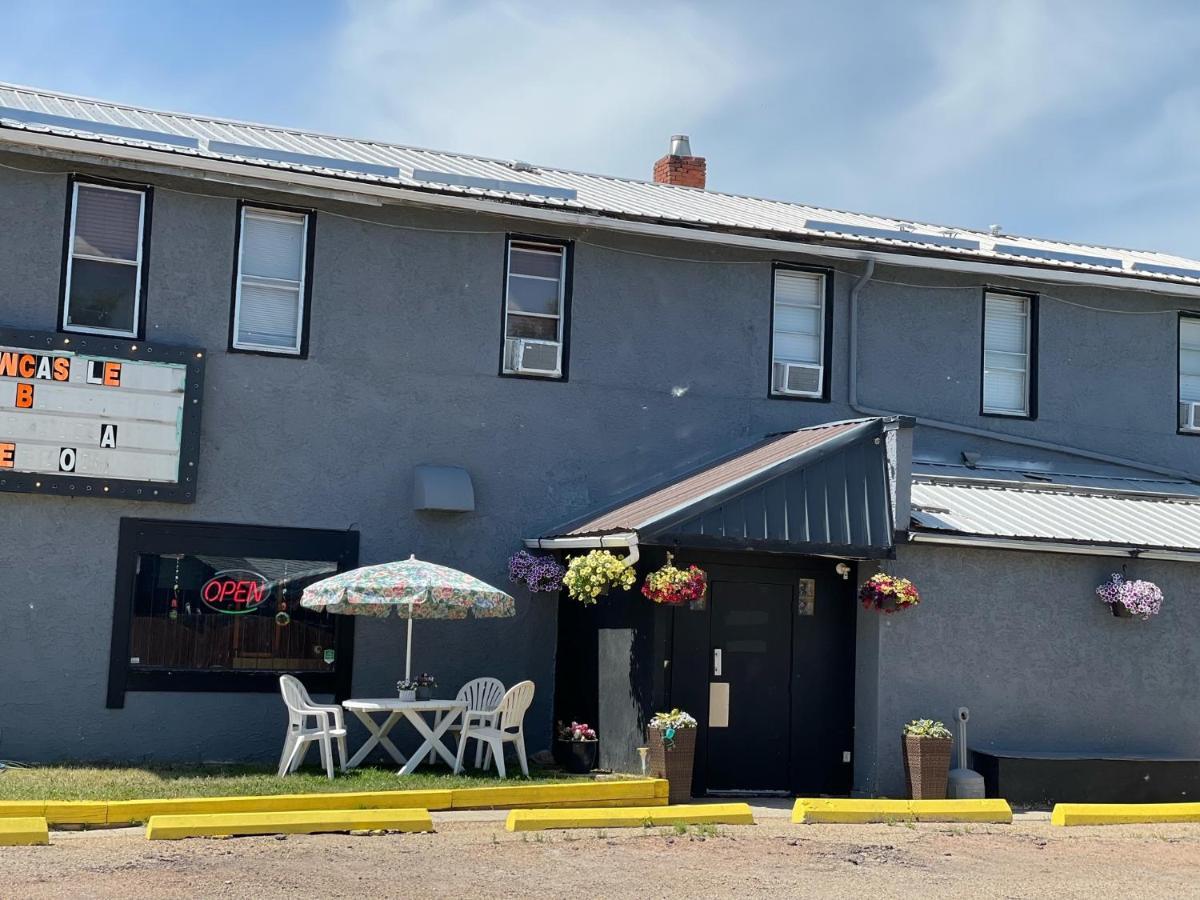 Hotel Dinosaur & Newcastle Bar Drumheller Extérieur photo