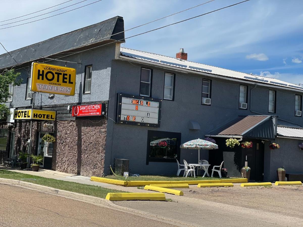 Hotel Dinosaur & Newcastle Bar Drumheller Extérieur photo